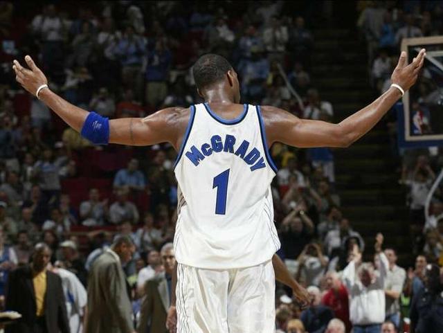 前意甲裁判谈DV9点球被吹：他和防守球员互有拉扯，都不犯规（前意甲名哨评DV9点球被判无效：与后卫相互拉拽，双方动作均不构成犯规）