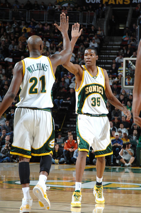 王钰栋首个主力赛季表现：共12球5助攻，荣膺中超本土金靴（王钰栋主力处子季斩12球5助，加冕中超本土金靴）