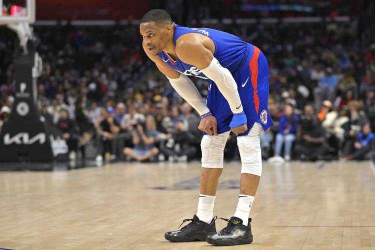 欧冠梅开二度后染红，迪亚斯是继格列兹曼之后第二人（欧冠先梅开二度后又吃红牌，迪亚斯继格列兹曼后成第二人）