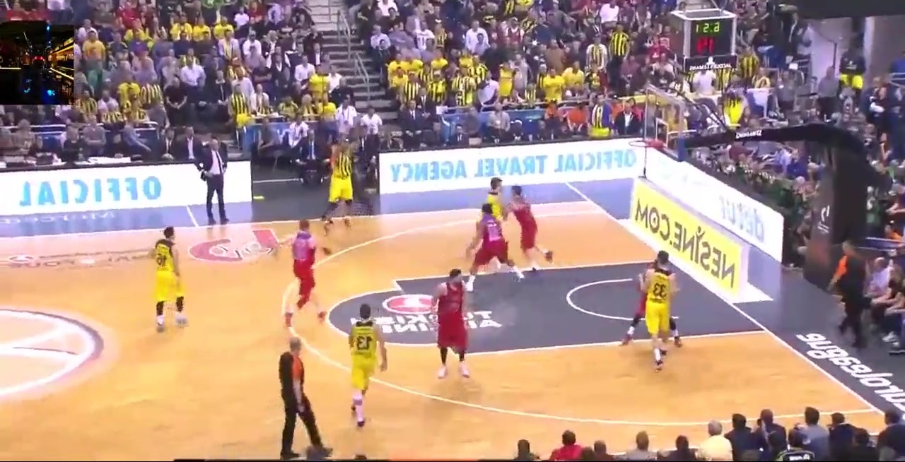 意媒：德佬对孔蒂依然保持完全信任，双方将召开会议分析现状（意媒：德劳伦蒂斯依旧对孔蒂完全信任，双方将会面评估现状）