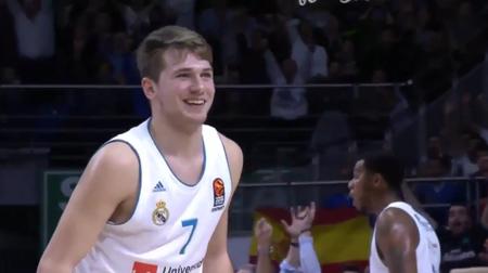 中超第30轮跑动距离榜：钟晋宝13356米居首，周定洋第二（中超第30轮跑动距离排名：钟晋宝以13356米登顶，周定洋位列第二）