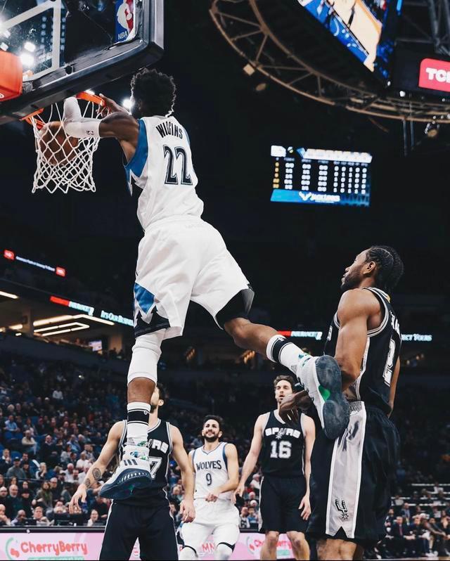 半场战报：汉堡1-0斯图加特，格拉策尔破门（半场：汉堡1-0领先斯图加特，格拉策尔建功）