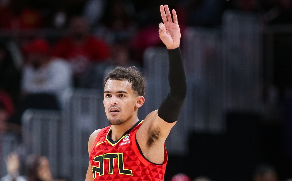 詹姆斯：亚当斯强的离谱，全队人加上教练组、安保才能卡住他（詹姆斯：亚当斯强到离谱，不把全队连同教练组和安保都拉上真拦不住）