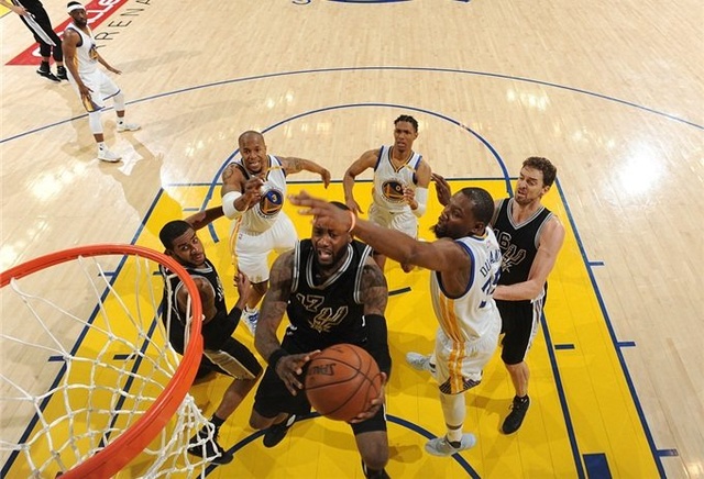 TA：切尔西的攻击线充满活力；巴萨需尽快找回去年的比赛强度（TA：蓝军锋线活力十足；巴萨亟需重现上赛季的比赛强度）