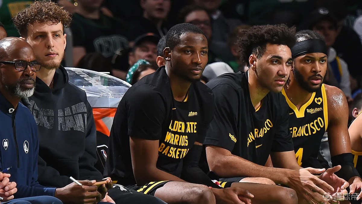 意甲劲旅末分钟遭绝杀，主帅怒斥裁判（意甲强队补时遭绝杀，主帅怒批裁判）