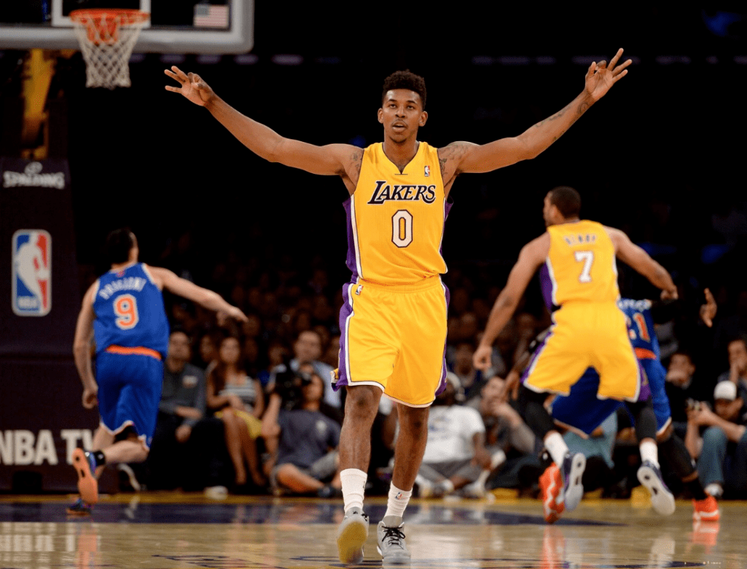 意媒：曼联只想纯租借梅努，球员本人愿意以此方式前往意甲（意媒：曼联仅愿外租梅努，球员同意以租形式赴意甲）