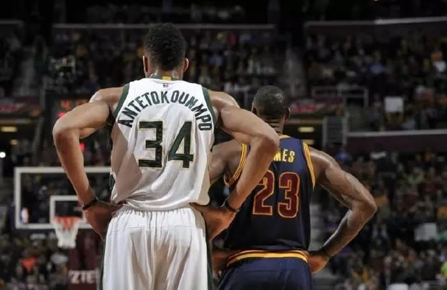 东体：国足年轻化不是面子工程，塞鸟、侯永永等应有一席之地（东体：国足年轻化非作秀，塞鸟、侯永永等应获入选机会）