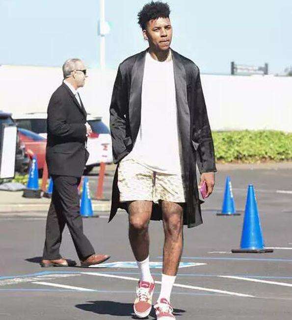 弗罗因德：奥地利重新打进世界杯意义重大；阿拉巴是个领导者（弗罗因德称奥地利重返世界杯意义非凡，阿拉巴堪称球队领袖）